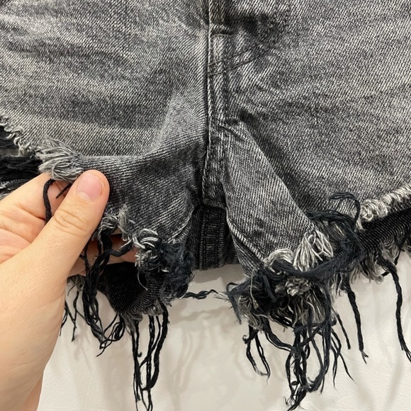 Levi’s 501 Denim Shorts Slashed Black Distressed Frayed Hem Cotton Button Fly 25 - Picture 4 of 10